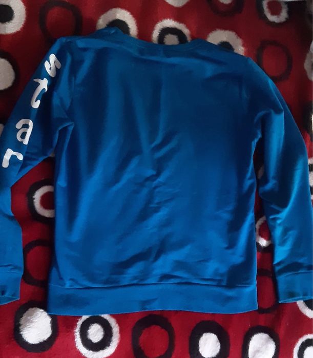 Bluza noua putin utilizata