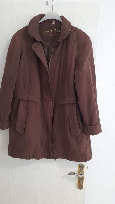 Vind scurtă damă,în stare foarte bună.