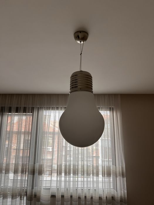 Осветително тяло висяща лампа крушка