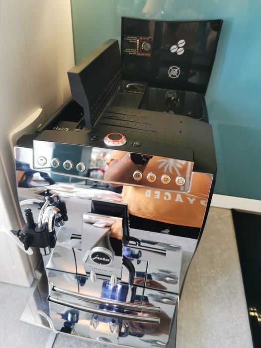 Espresor/ espresorul/ expresor automat Jura impressa Z5 full Chrome