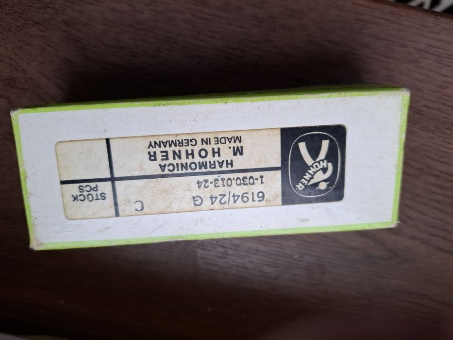 O frumoasă mini-armonică muzicală vitange ,în cutie originală,M Hohner