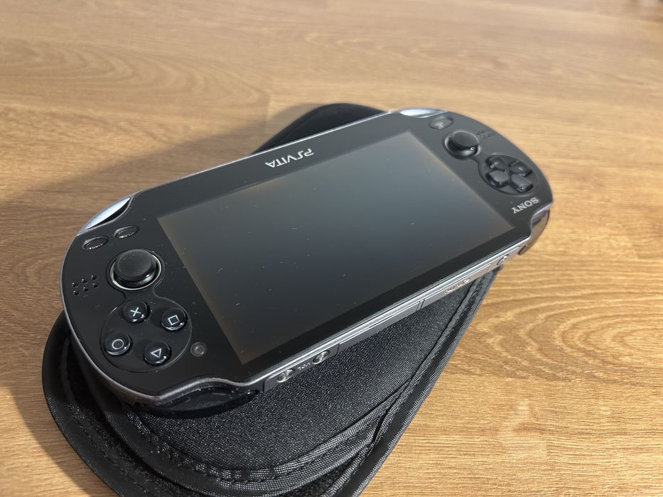 PS Vita OLED Crystal Black modată — 128GB, stare foarte buna | Japonia