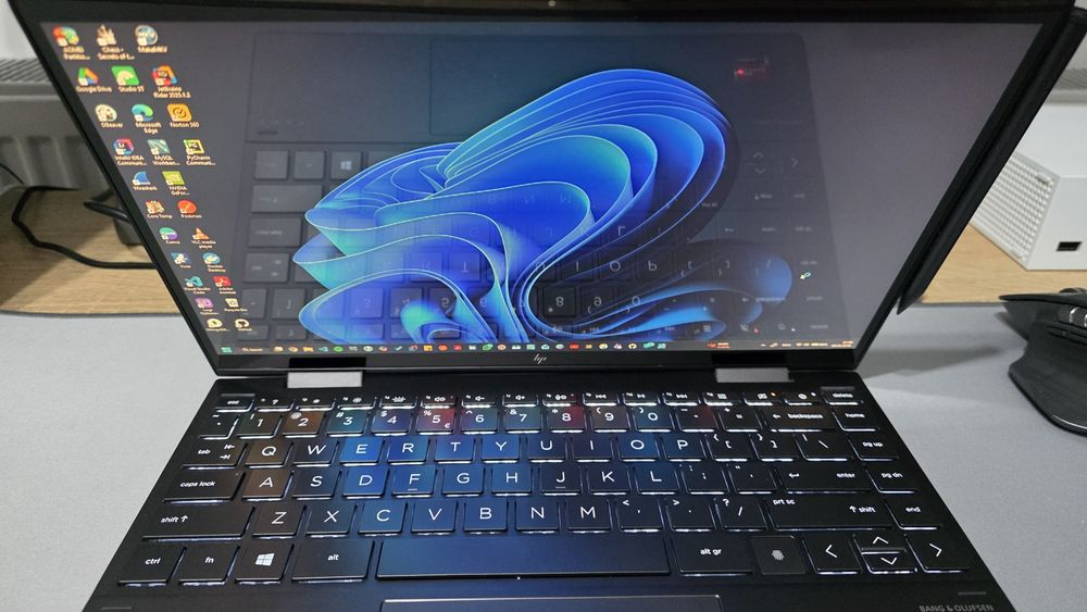 Laptop 2-in-1 HP Envy x360 (Touchscreen) | Ryzen 7, 16GB RAM, 1TB SSD