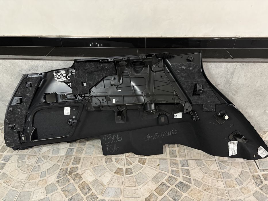 Mercedes Benz GLS Обшивка багажника (боковая панель багажного отсека)