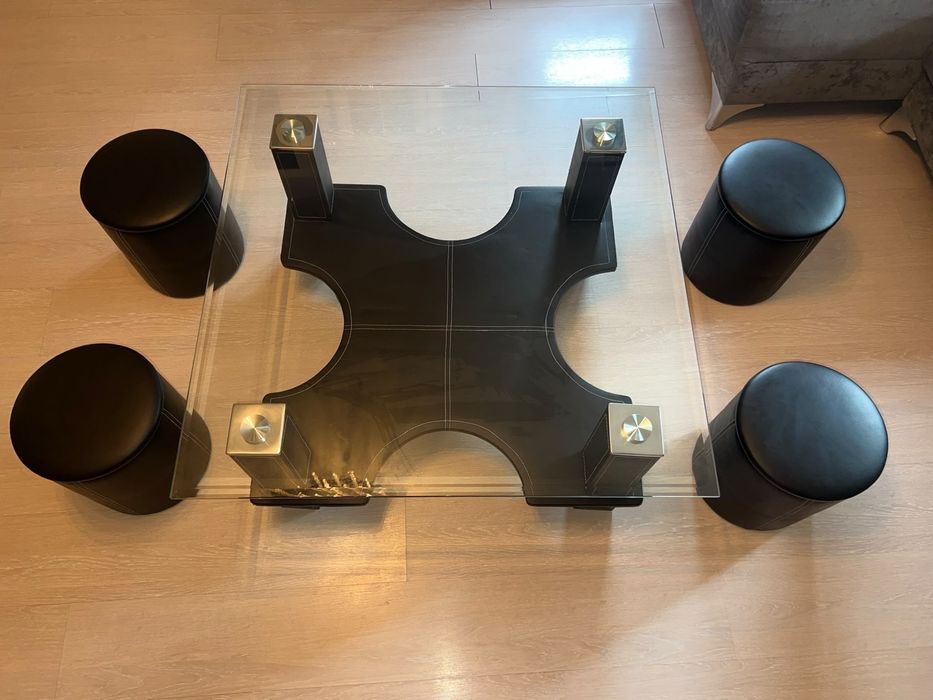 Masa din sticla si piele cu scaune de piele