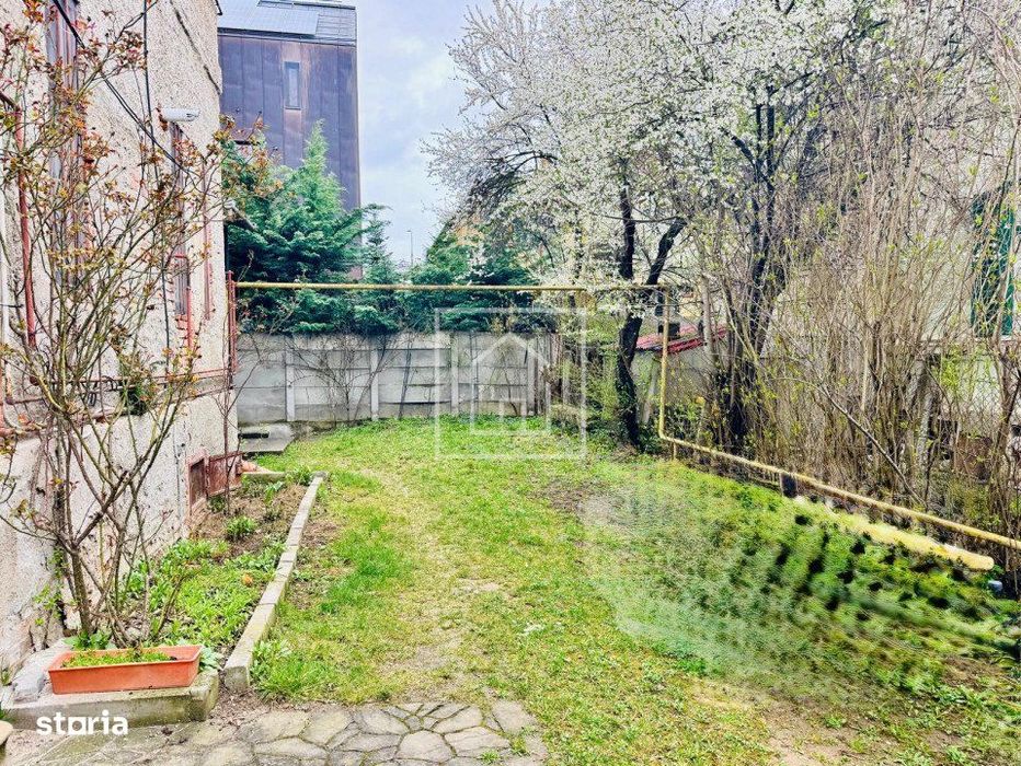 Garsoniera la vila, parter inalt, curte comuna in Parcul Sub Arini.