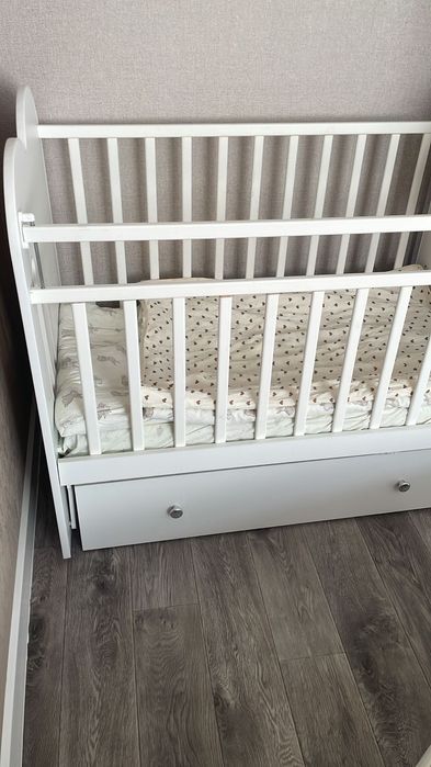 Детская кроватка с матрасом