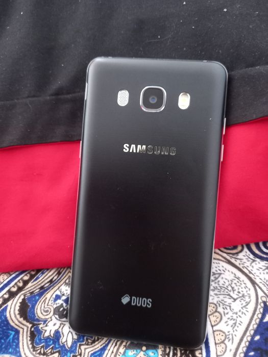 Продам телефон Samsung j 5