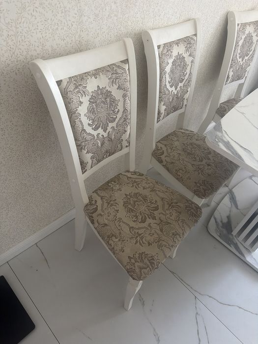 продаются стулья, отличного качества в хорошем состоянии в связи с пер