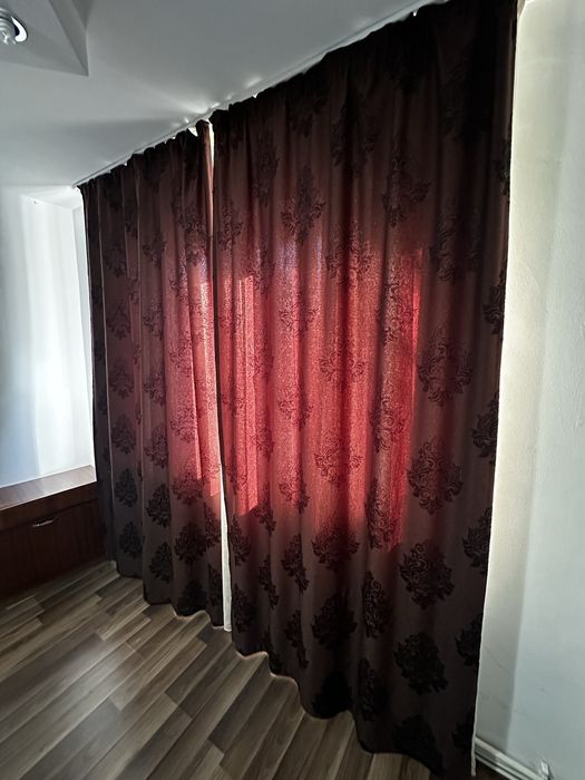 Vând set complet de perdele și draperii