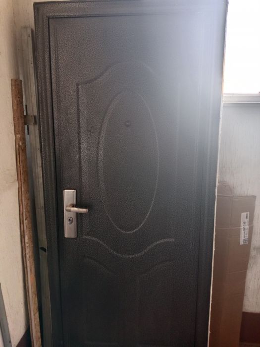Продается входная дверь