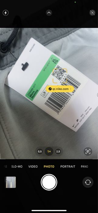 Vând pantaloni Nike Tech