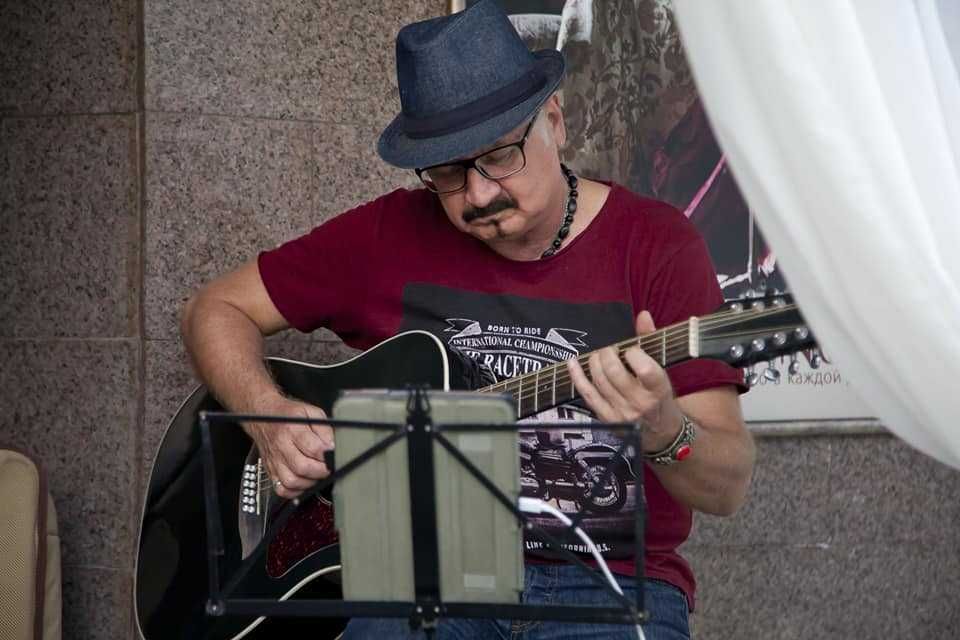 Гитарист певец на ваш праздник.