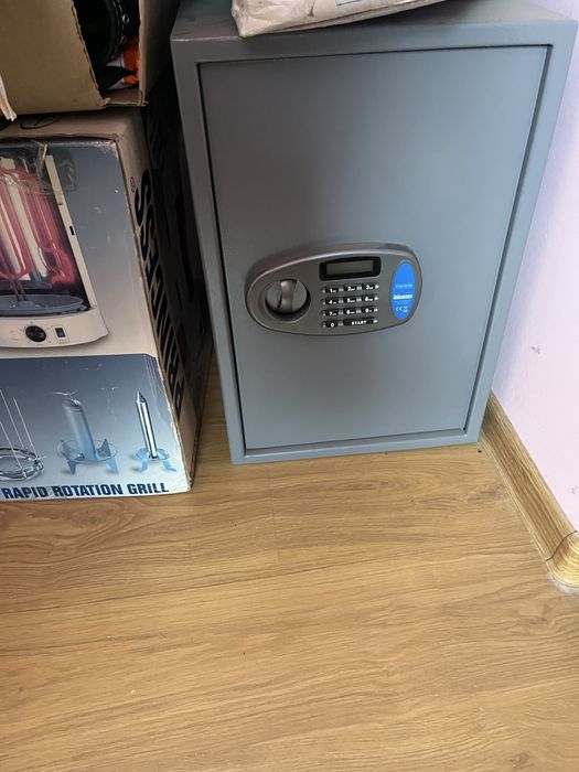 Vand piese pt Fitness ,boxe Seif nou gril pentu pui mulgatoare vaci