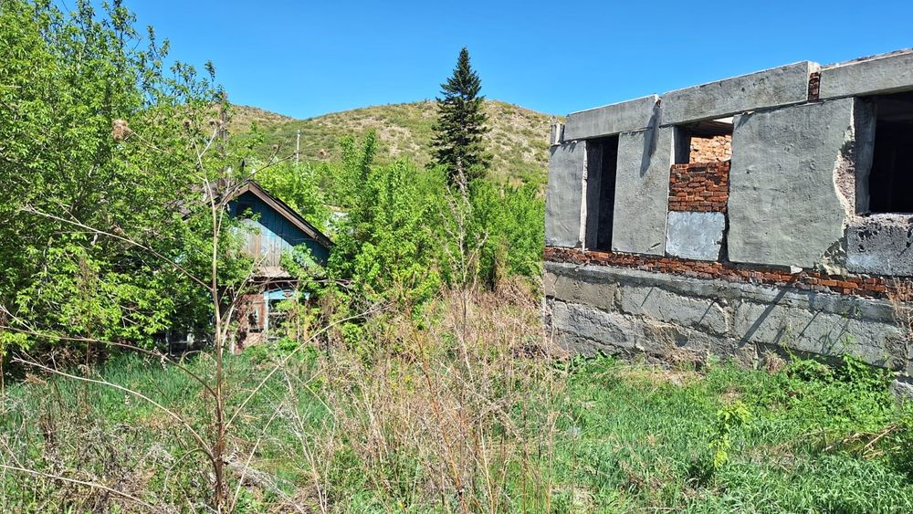 Продам землю с домом и коттеджем