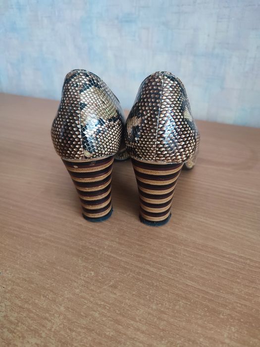 Продам туфли женские
