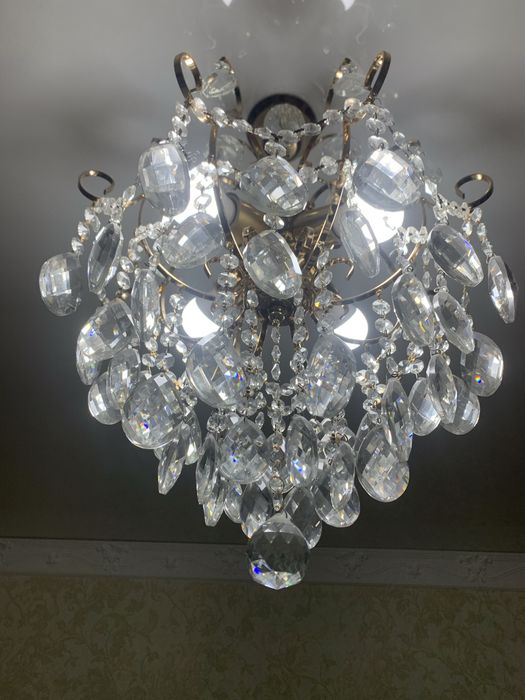 Продаю люстру в хорошем состянии.