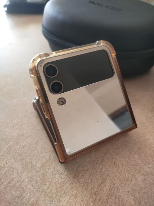 Срочно продам SAMSUNG Z FLIP4