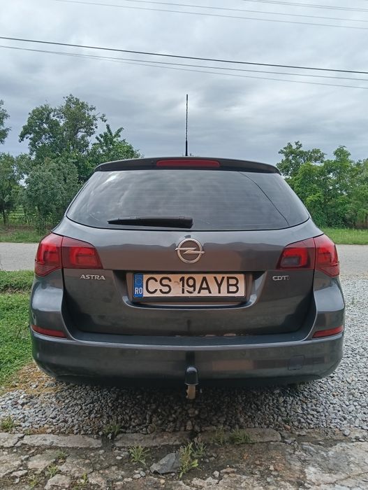 Vând Opel Astra J Sports Tourer 1.7 cdti 2012