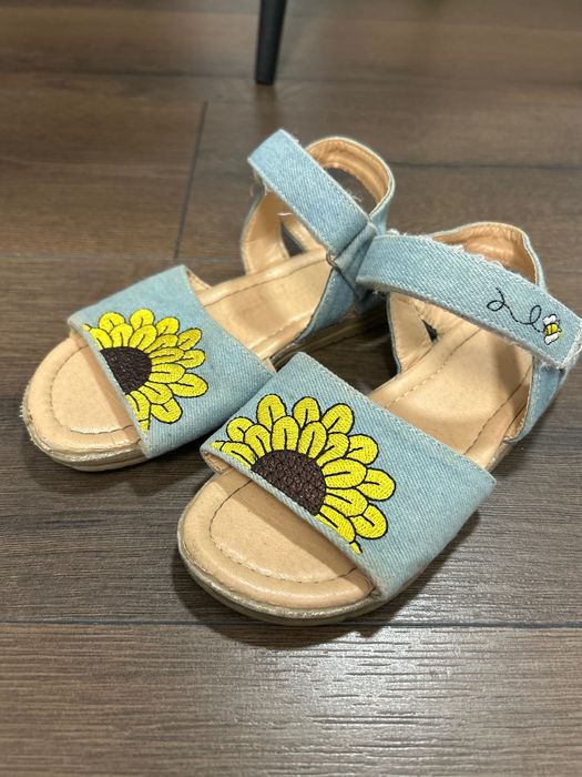 Сандали за момиче