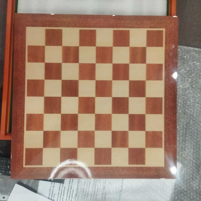 Чисто Нов Луксозен Италиански Шах с гланцирани фигури и дъска