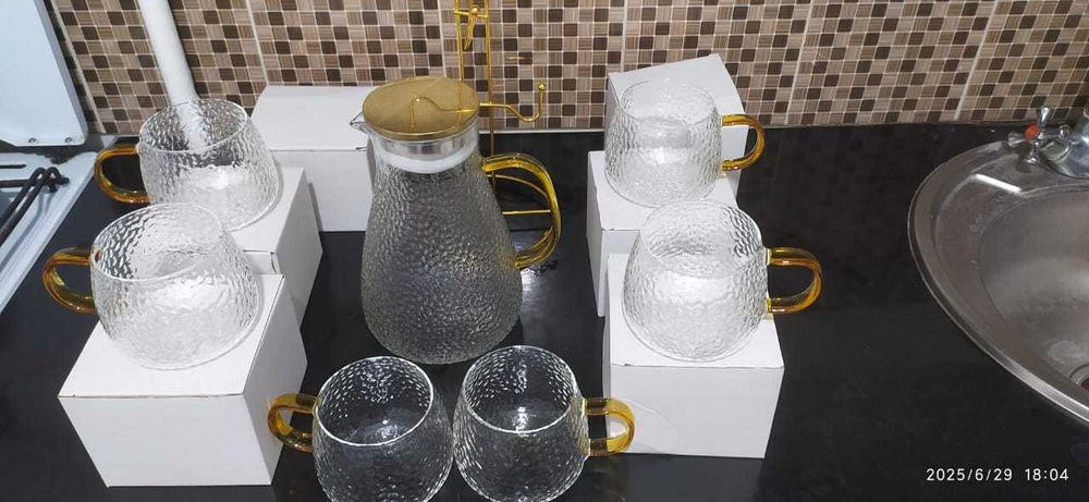 Новый графин со стаканами