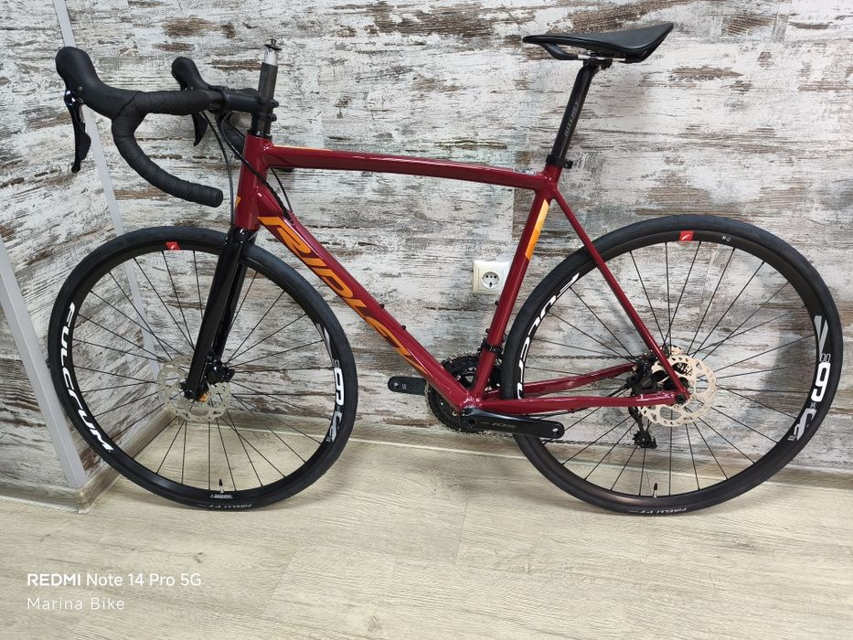 НОВ алуминиев шосеен велосипед Ridley Fenix SLA Disc 105 12 Fulcrum