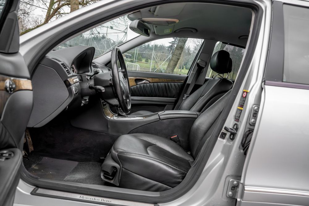 Mercedes W211  седан