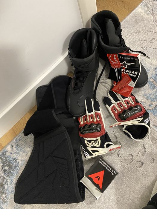 Costum motocicleta marimea 58 Dainese