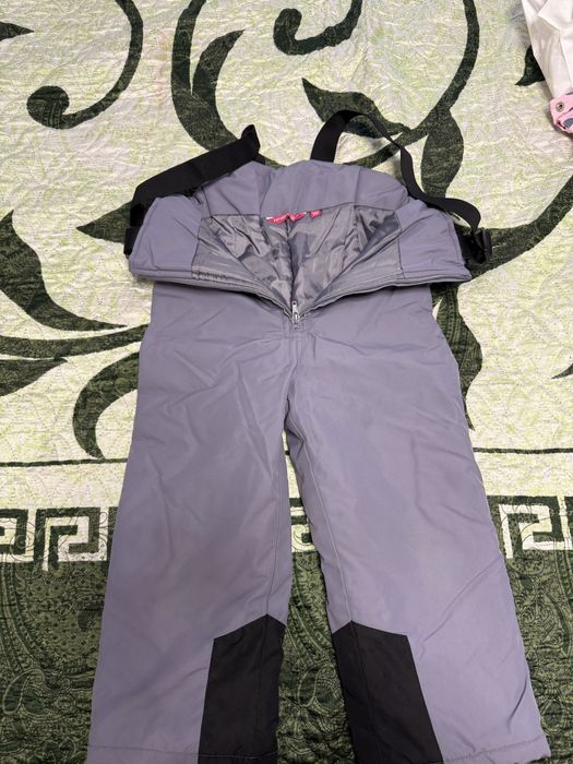 Продам комбинезон  для девочки