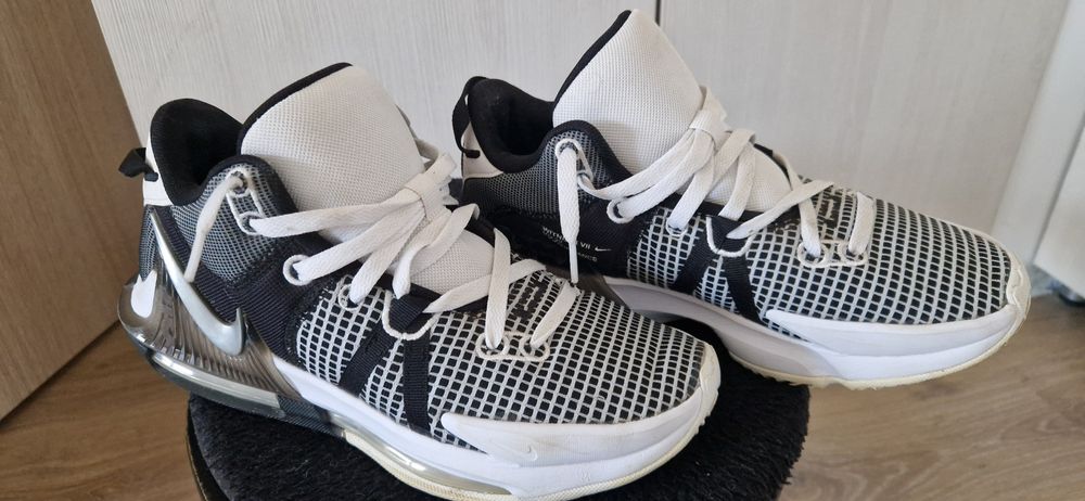 Nike LeBron Witness 7 "White Black"