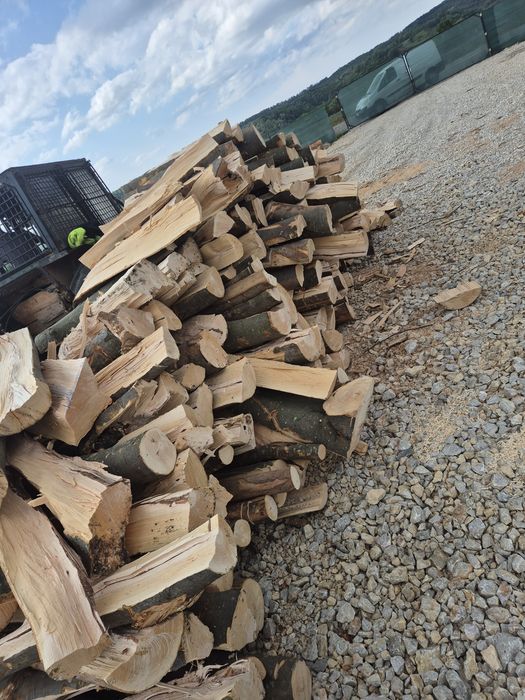 Sc depozit autorizat vinde lemne de foc