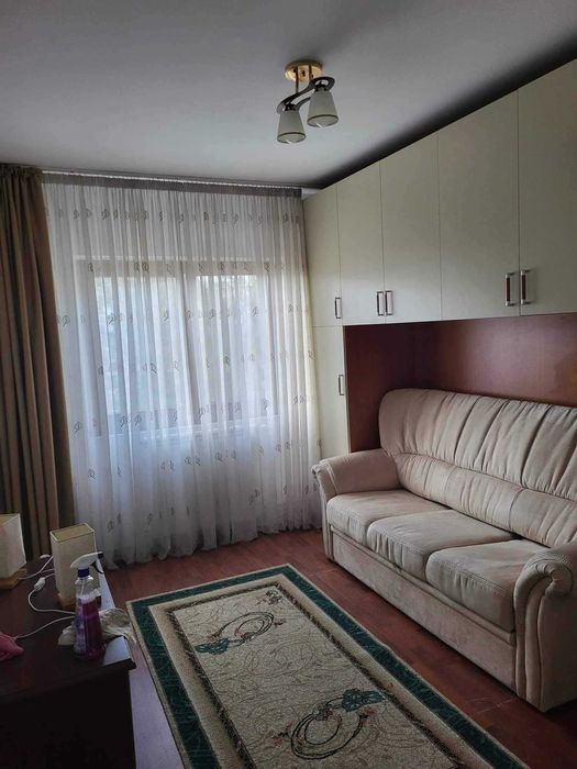 Apartament 3 camere de închiriat – Oradea, zona Decebal