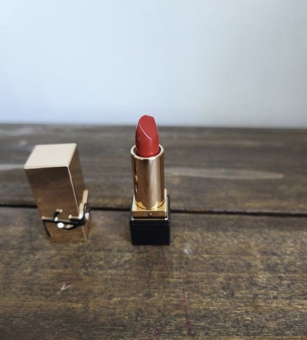 Yves Saint L. Black Opium