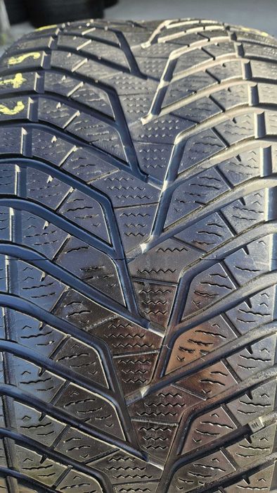 275/40 R20 • Iarna • Yokohama BluEarth Winter V905 106V XL | 2 buc | DOT 2022 | Pret/buc