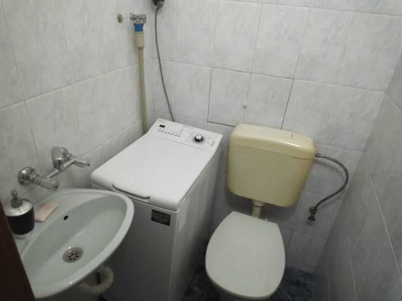 Дава се под наем Двустаен апартамент в Бургас, Център - 60 кв.м за 204 € - Снимка #3