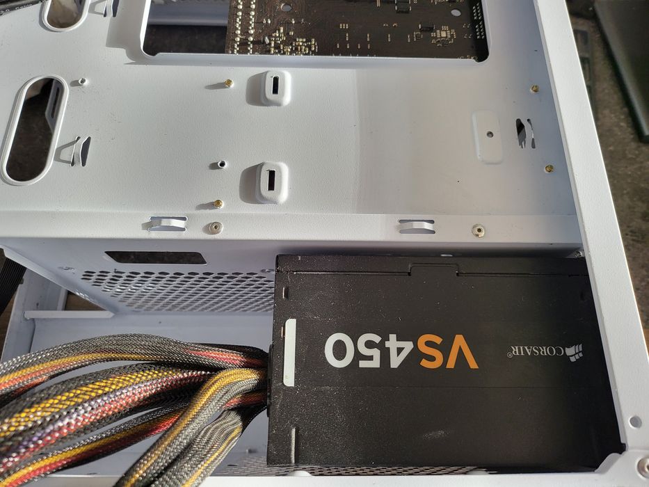 Две кутии, дъно, процесор, 6 плочки рам и захранване