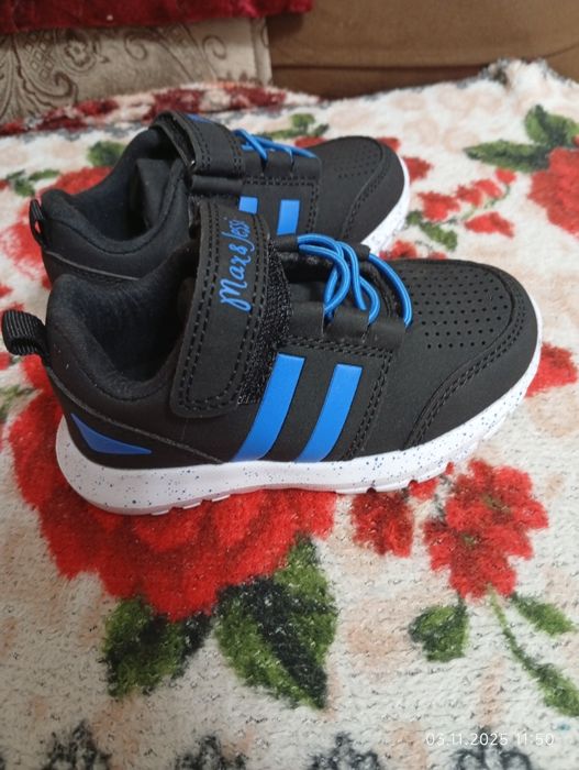 Продам детские кроссовки