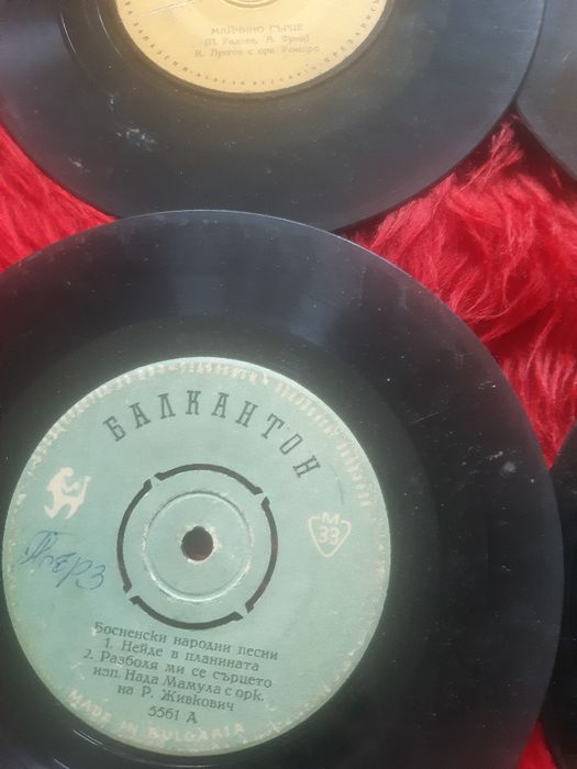 Стари грамофони плочи от едно време