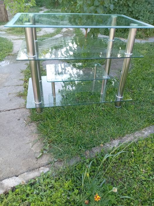 Продам стеклянныйнный столик