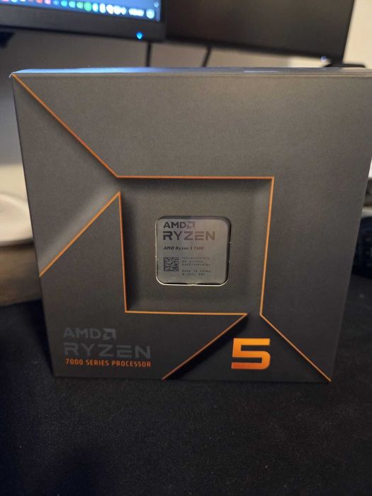 Vand Ryzen 5 7600 6-Core Garantie 18luni