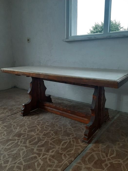 Холна маса. Много стабилна.