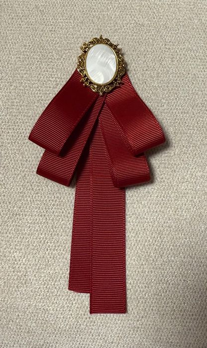 Елегантни брошки