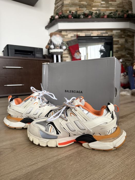 balenciaga track
