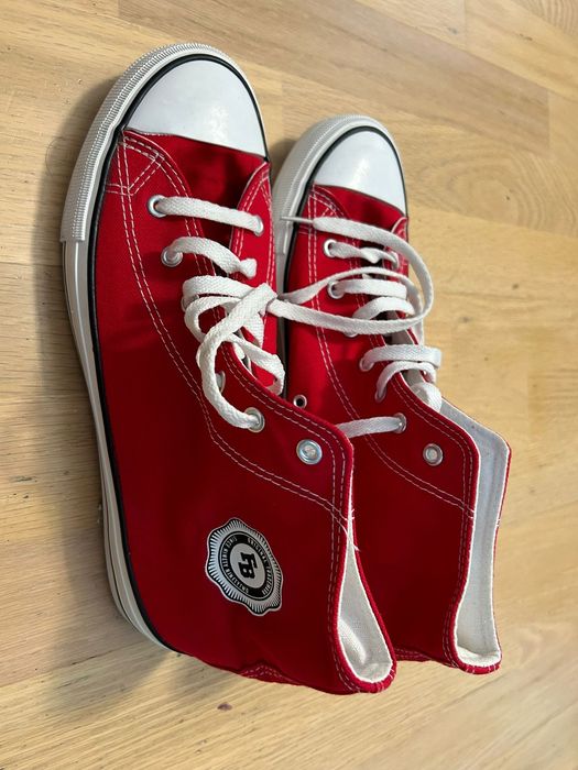 Tenisi rosii barbati