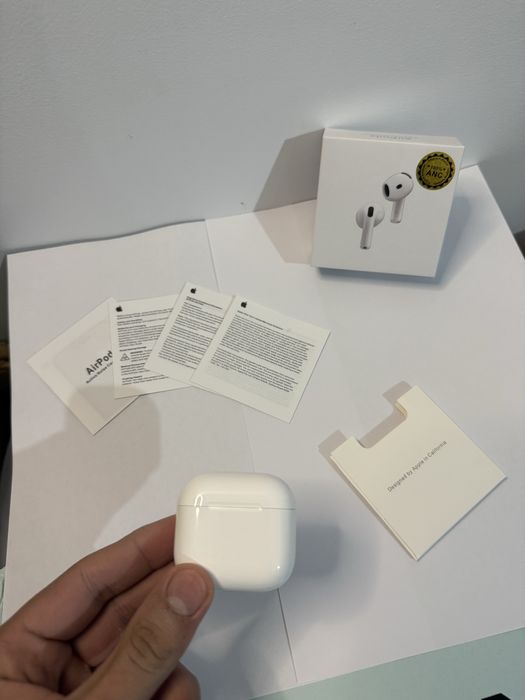 Air Pods 4 originale, cu noise cancelling si incarcare magsafe
