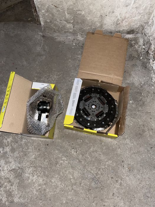 Чисто нов съединител + помпа-лагер LuK за Ford Transit (2000-2006)