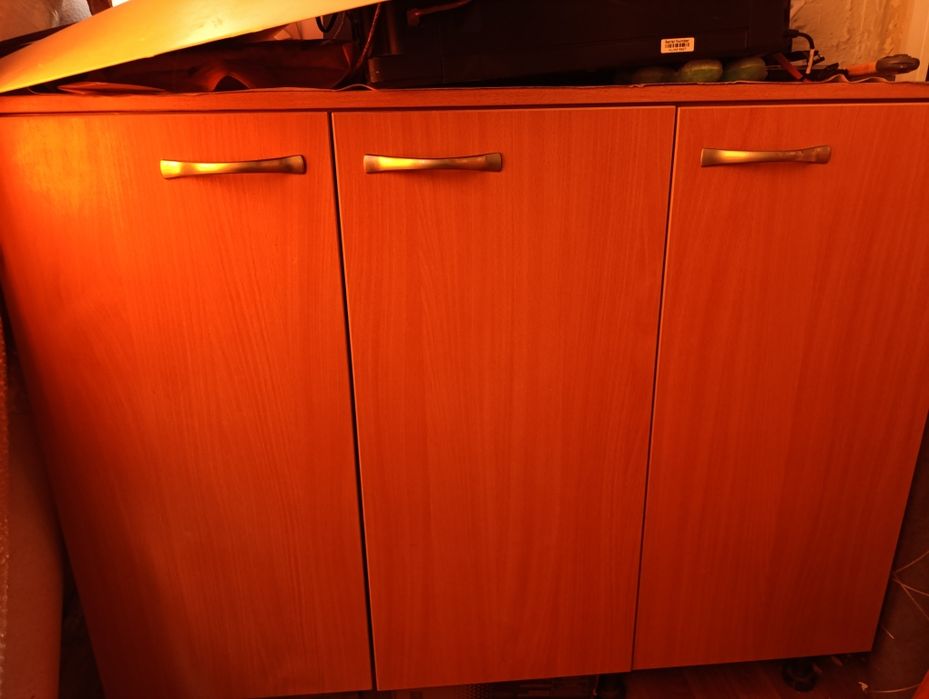 Продам навесные шкафы б/у