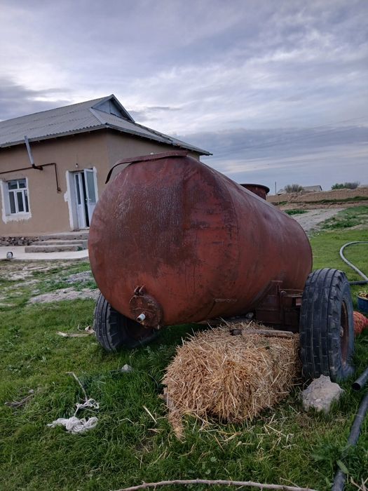 2 tonnali suv saqlaydigan boʻchka .Boʻlanlari yaxshi holatda