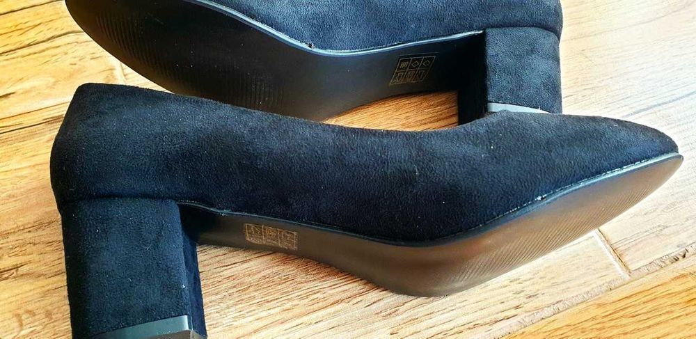 Официални черни, дамски, велурени обувки